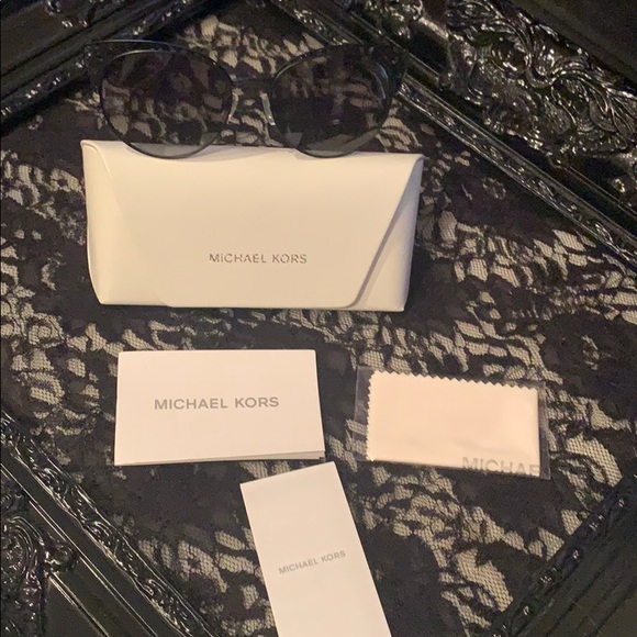 😎Michael Kors Sunglases 🕶😎 - Picture 2 of 8